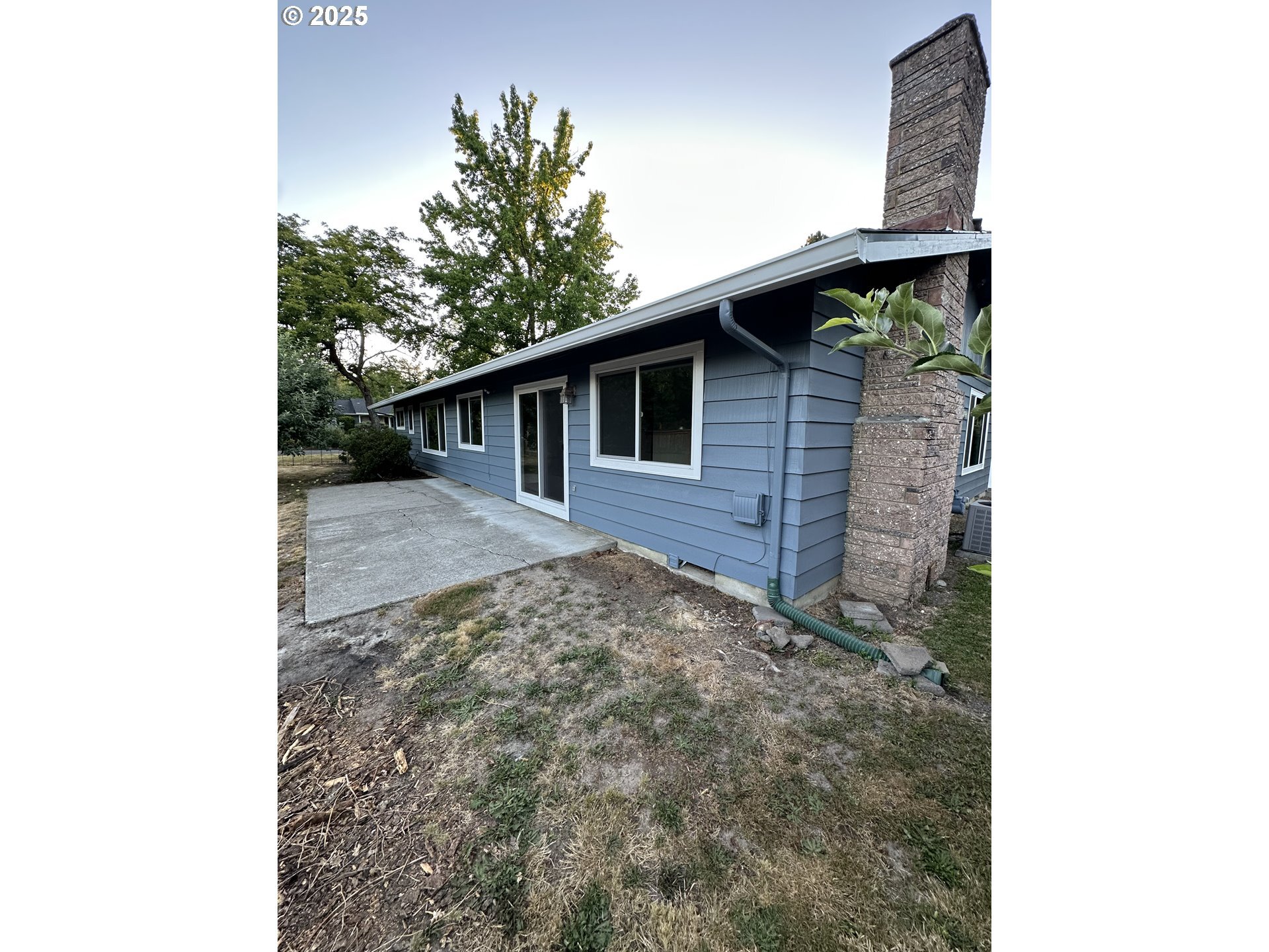 Property Photo: 8940 SW Oak Ln OR 97223
