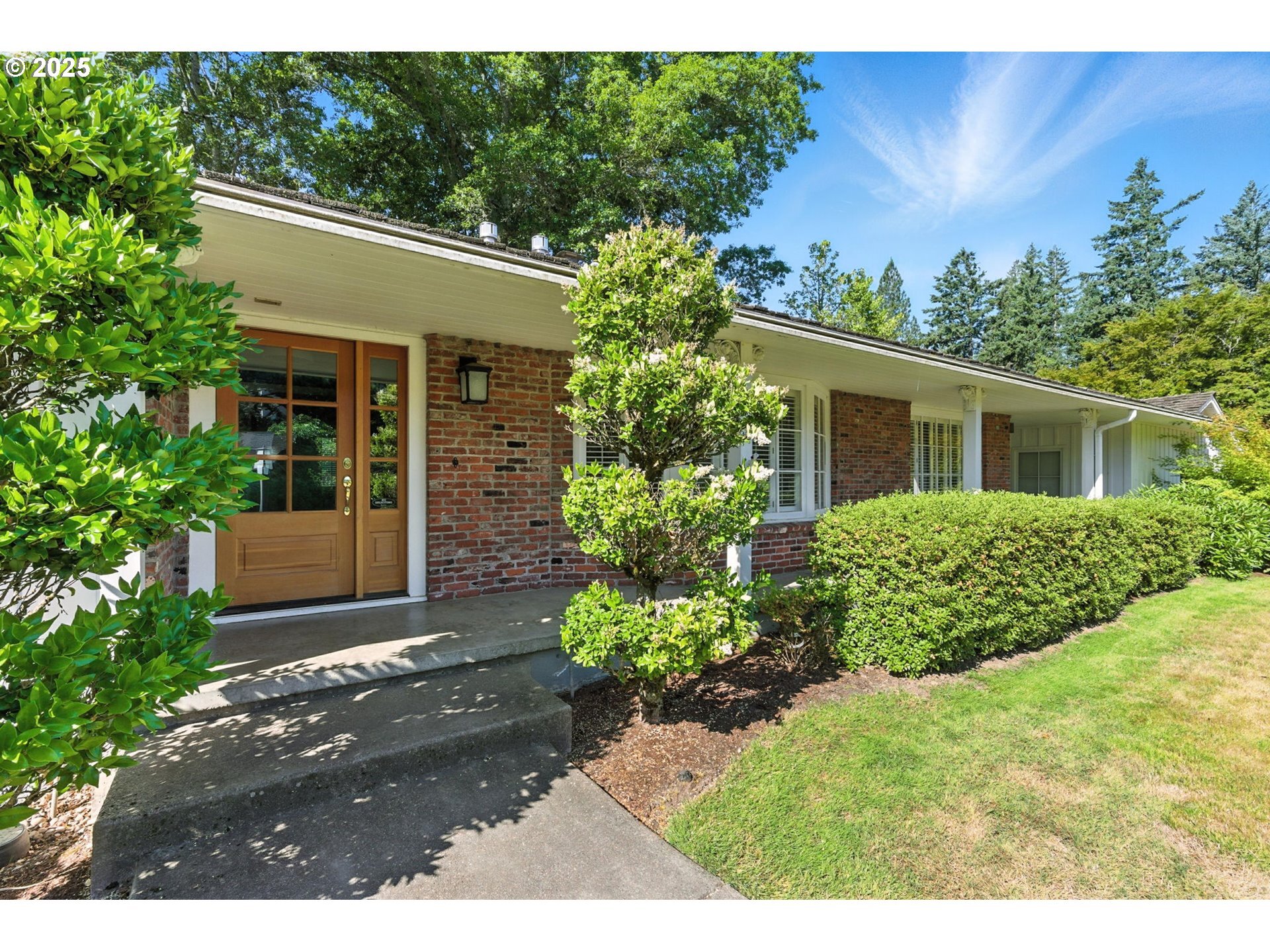 Property Photo: 5150 SW Windsor Ct OR 97221