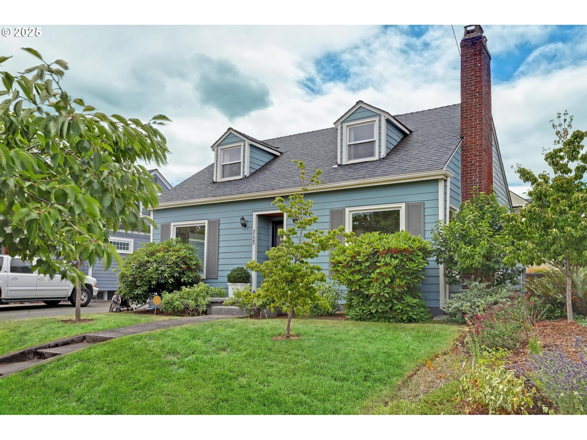 Property Photo: 3125 NE 43rd Ave OR 97213