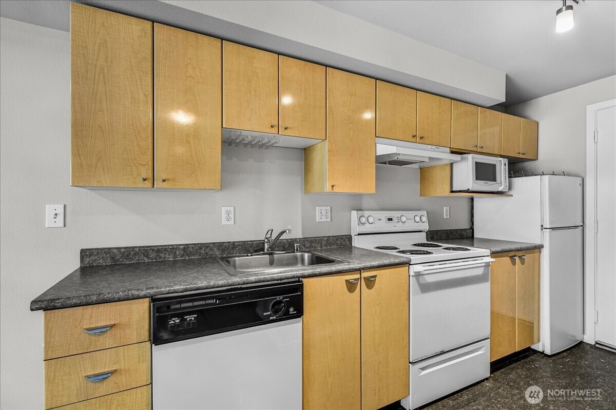 Property Photo: 425 Vine Street 421 WA 98121