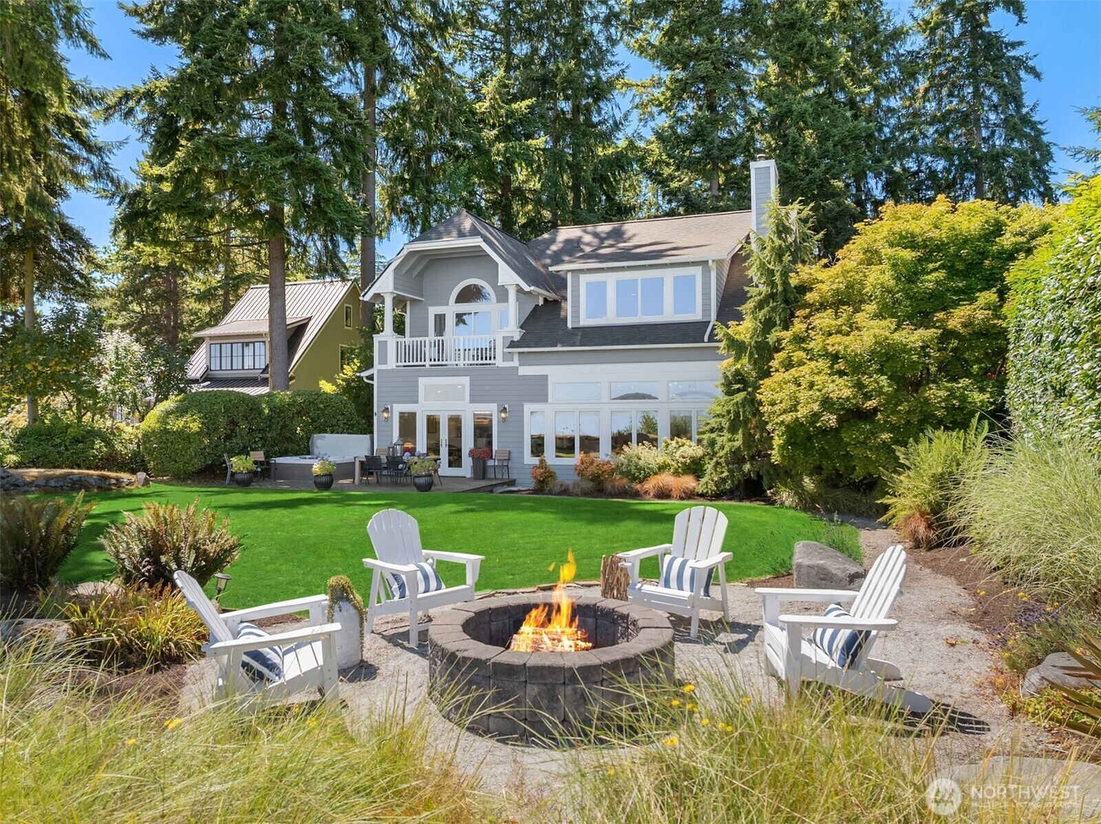 Property Photo: 10668 NE Manor Lane WA 98110