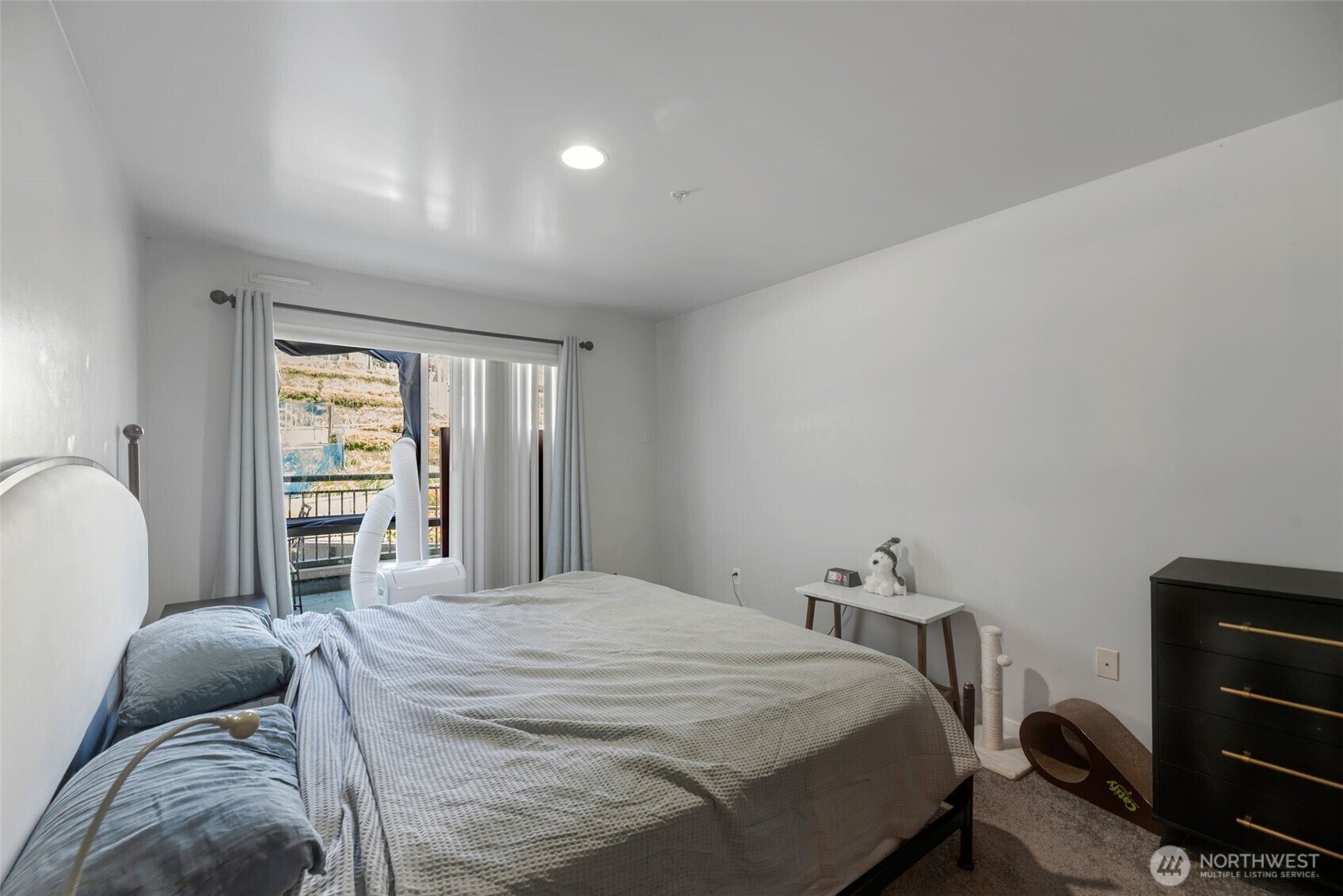 Property Photo: 321 10th Avenue S 618 WA 98104