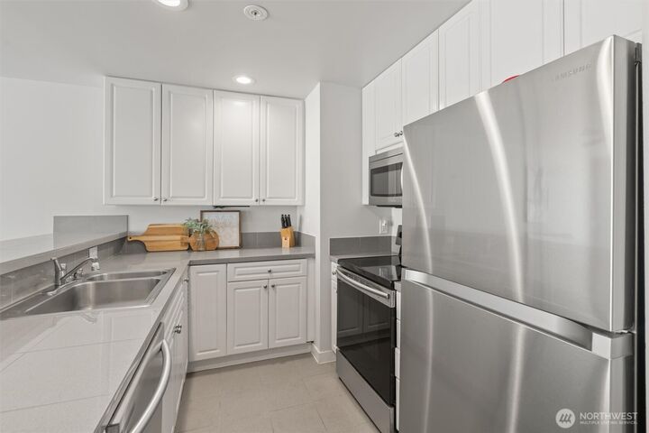321  10th Avenue S 705  Seattle WA 98104 photo