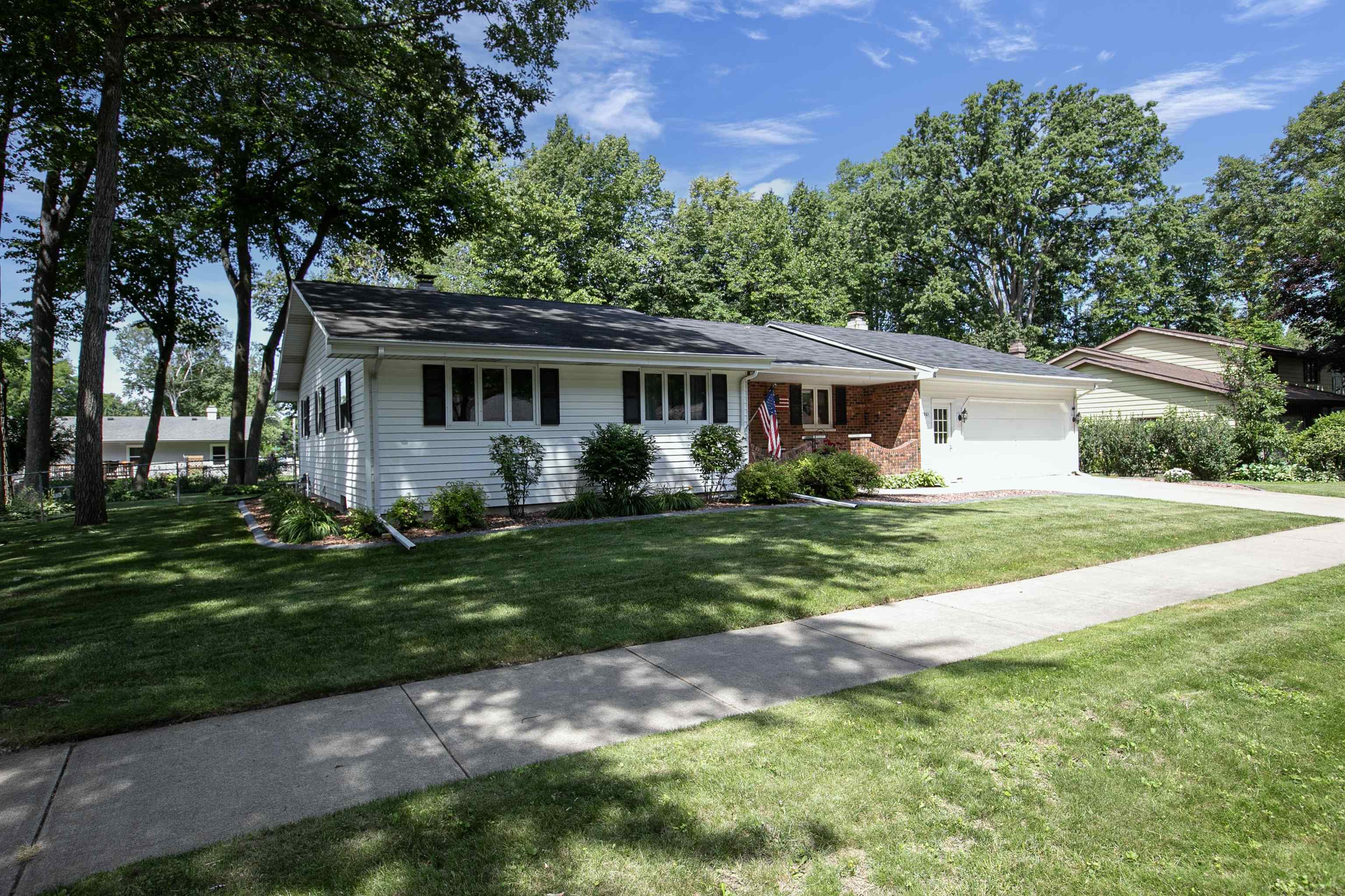 Property Photo: 2901 S Carpenter Street WI 54913