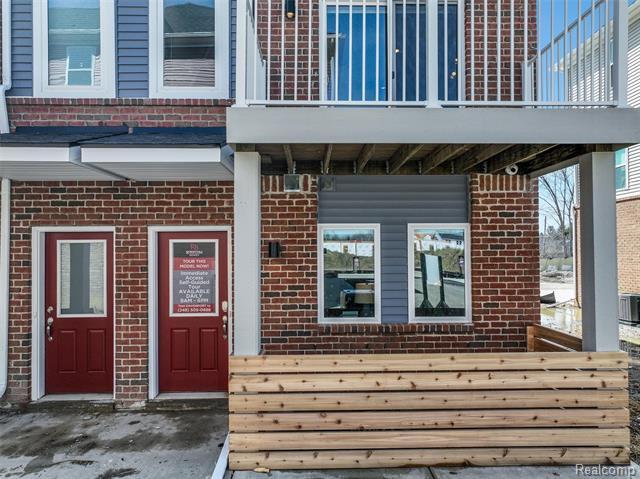 Property Photo: 735 Canterbury Lane MI 48085