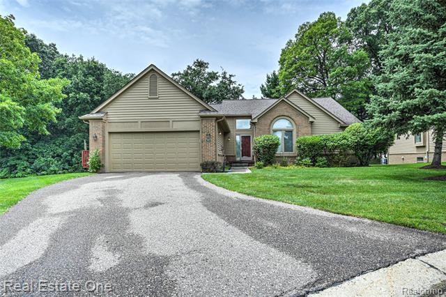 7071 Deerwood Trail 28  West Bloomfield Twp MI 48323 photo