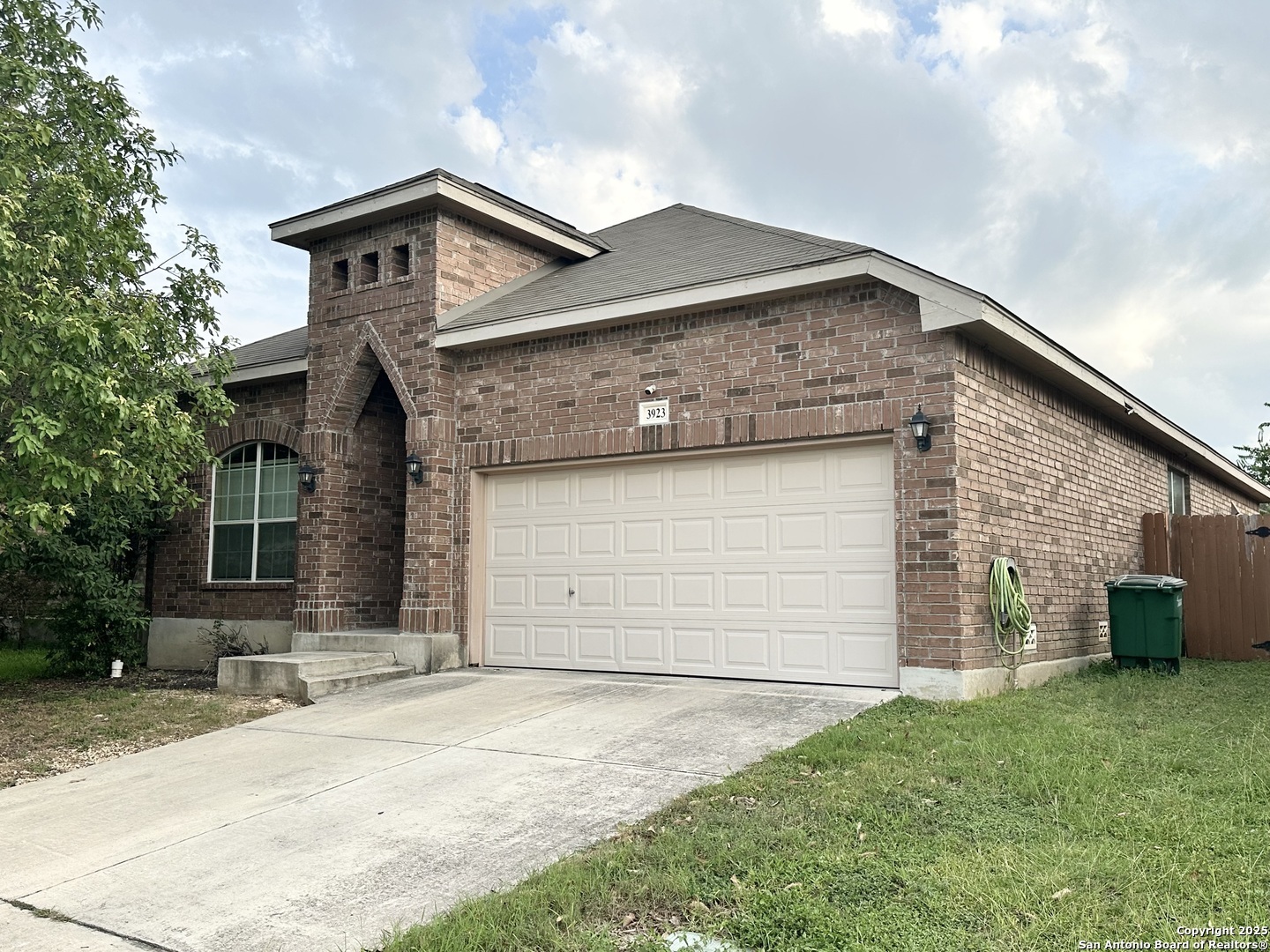 Property Photo: 3923 Grissom TX 78251