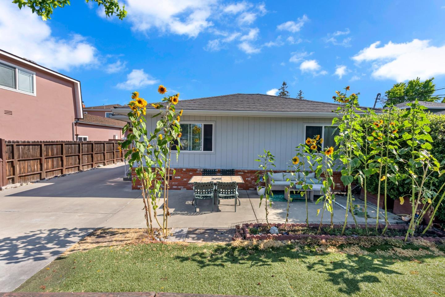 Property Photo: 1567 Hawes Court CA 94061