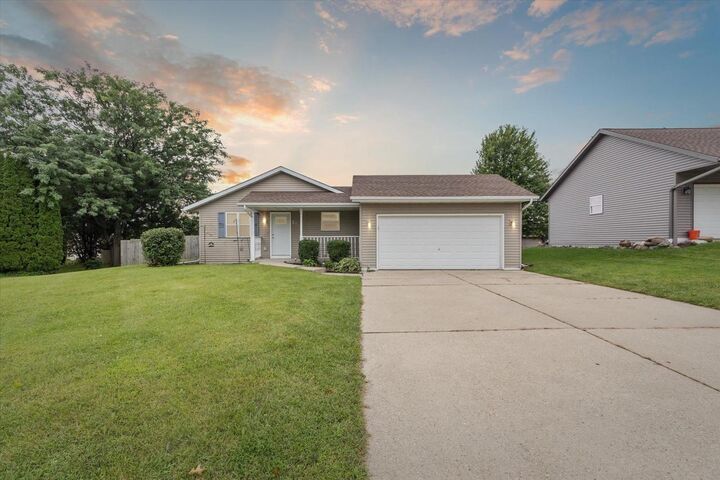 585 Garfield Avenue  Evansville WI 53536 photo