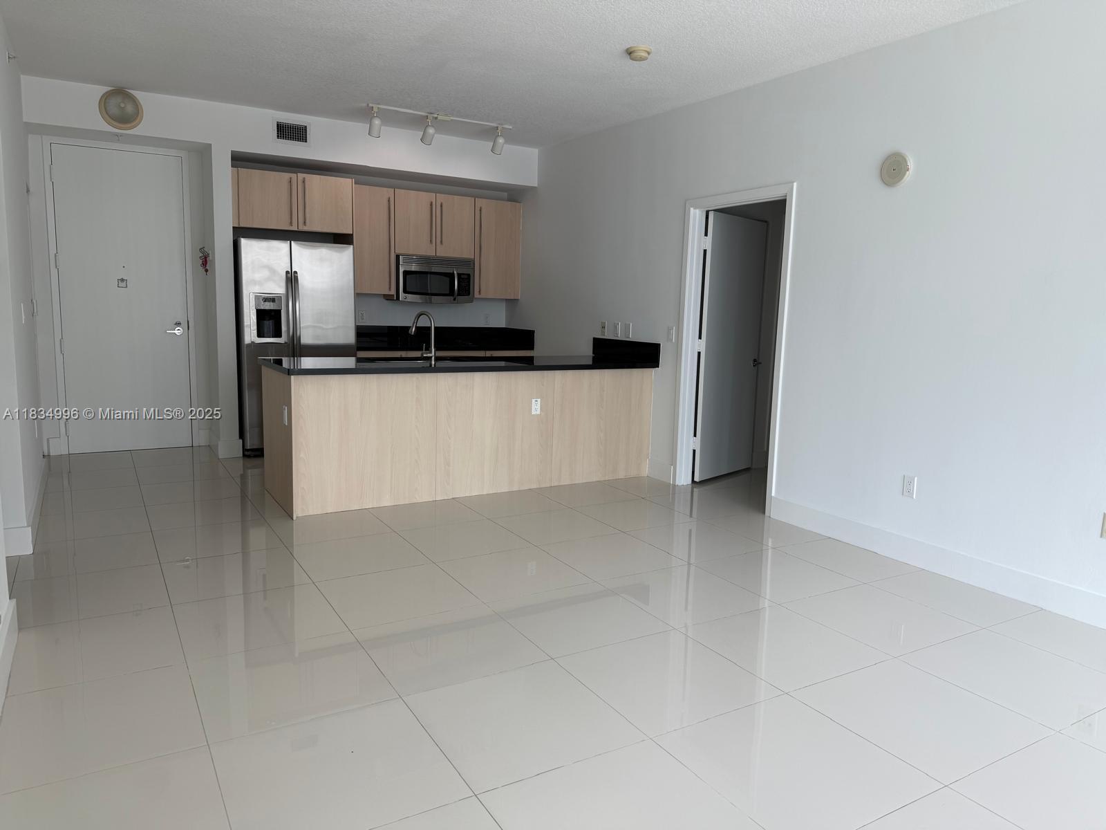 Property Photo: 1111 SW 1st Ave 2722-N FL 33130