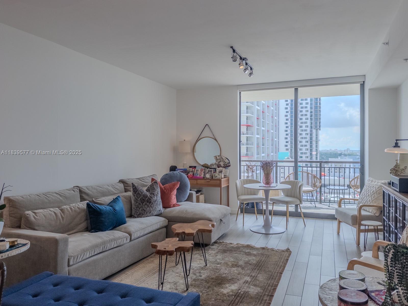 Property Photo: 999 SW 1st Ave 1609 FL 33130