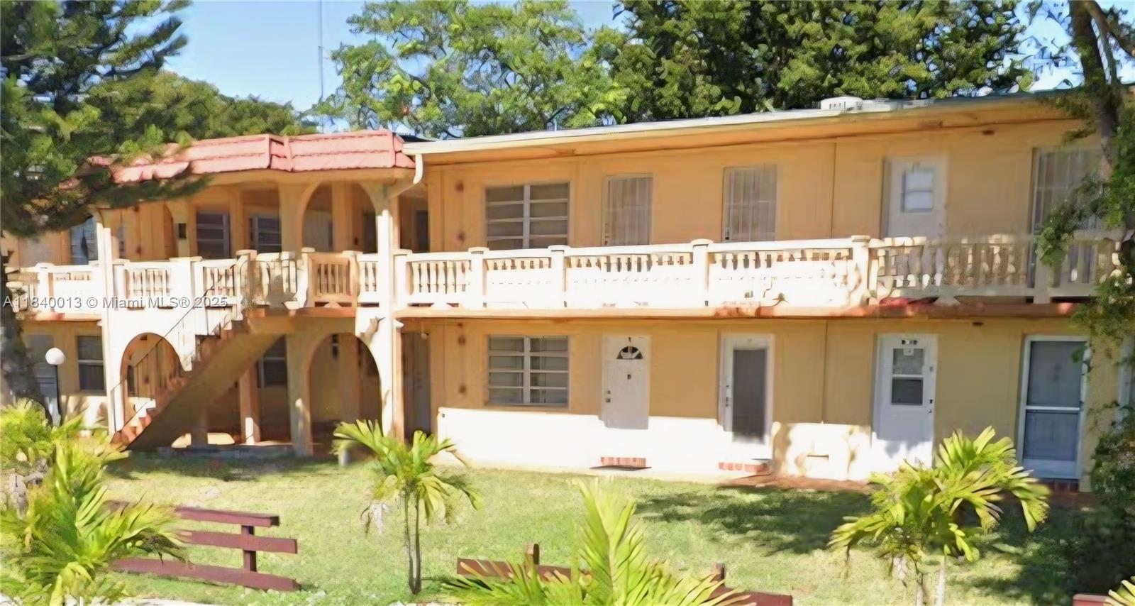 Property Photo: 135 NE 202nd Ter N25 FL 33179