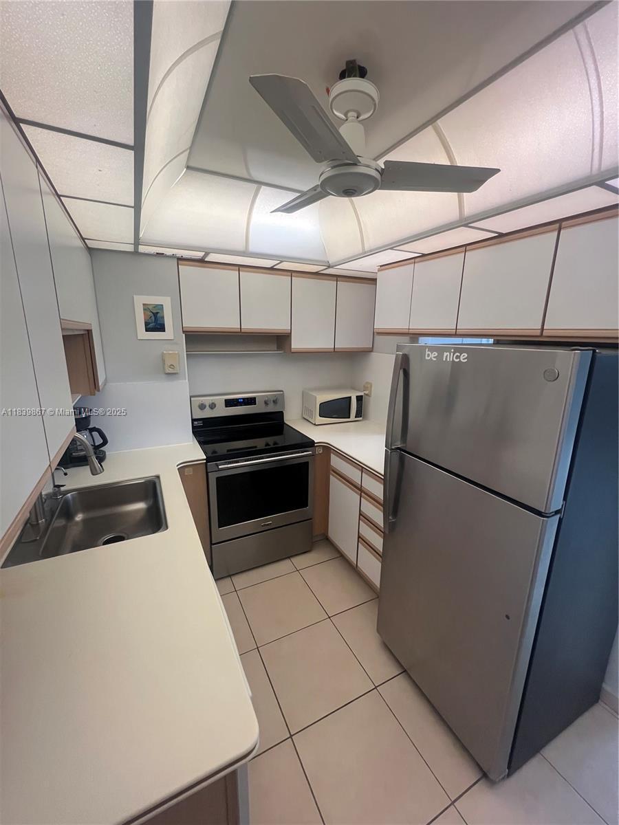 Property Photo:  1050 SE 15th St 205  FL 33316 