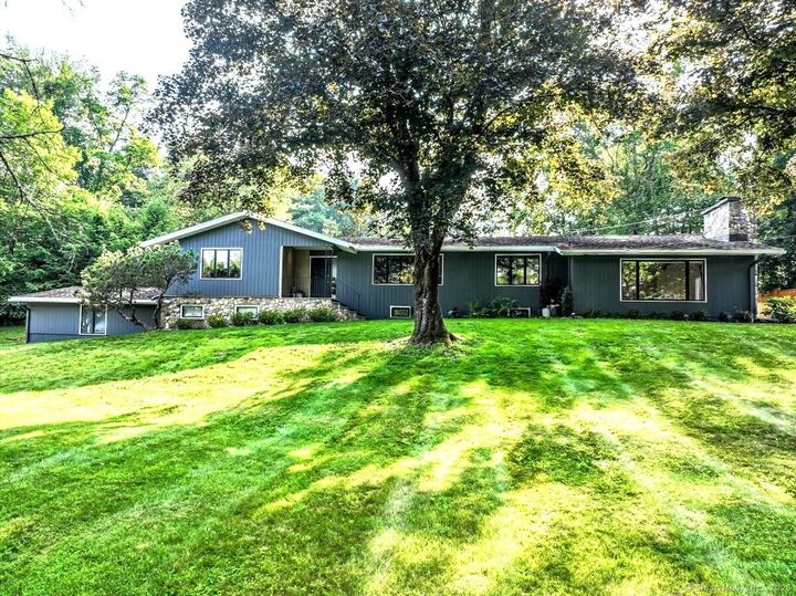 10 Fernbrook Drive  Brookfield CT 06804 photo
