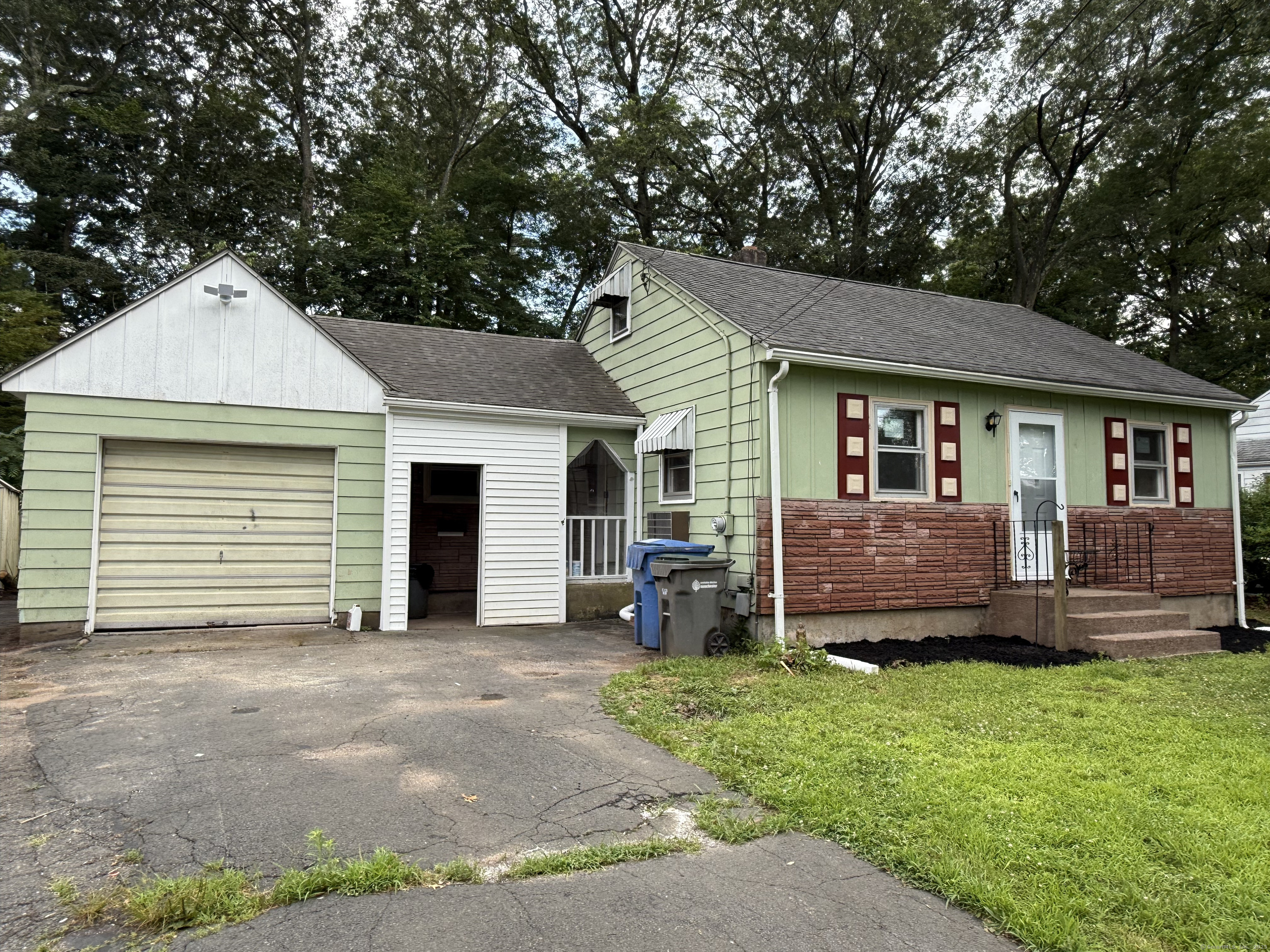 Property Photo:  76 Devon Drive  CT 06040 