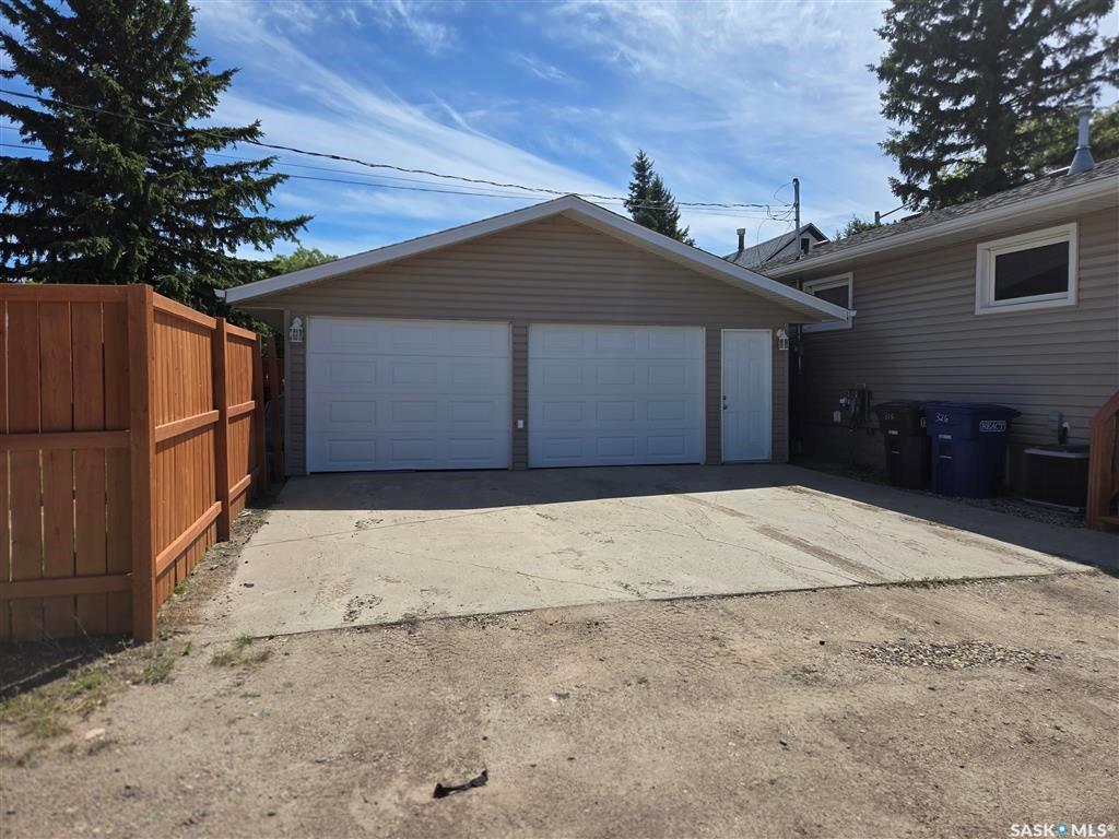 Property Photo:  326 9th Street  SK S0K 2A0 