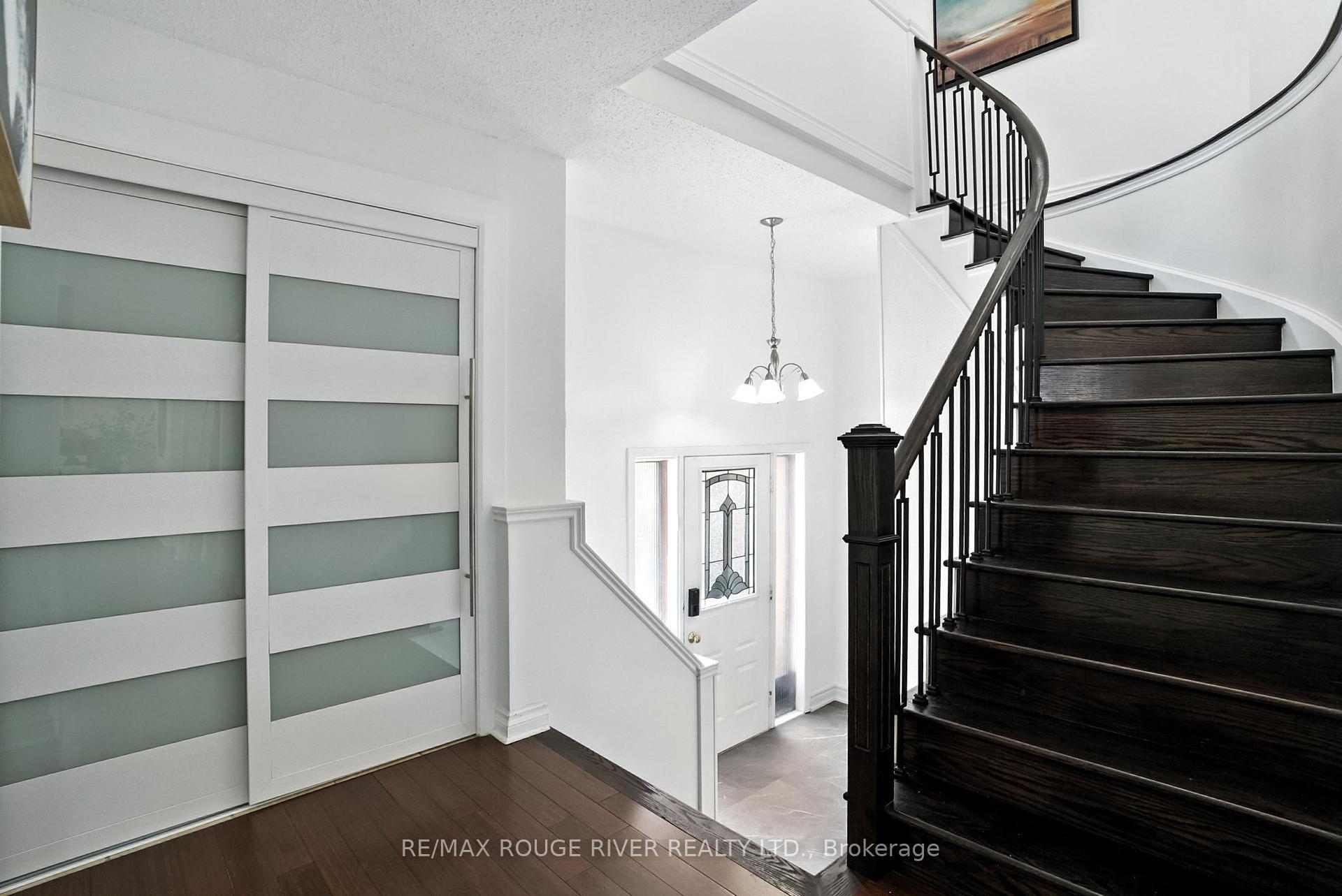 Property Photo: 26 Longfellow Court ON L1N 6V7