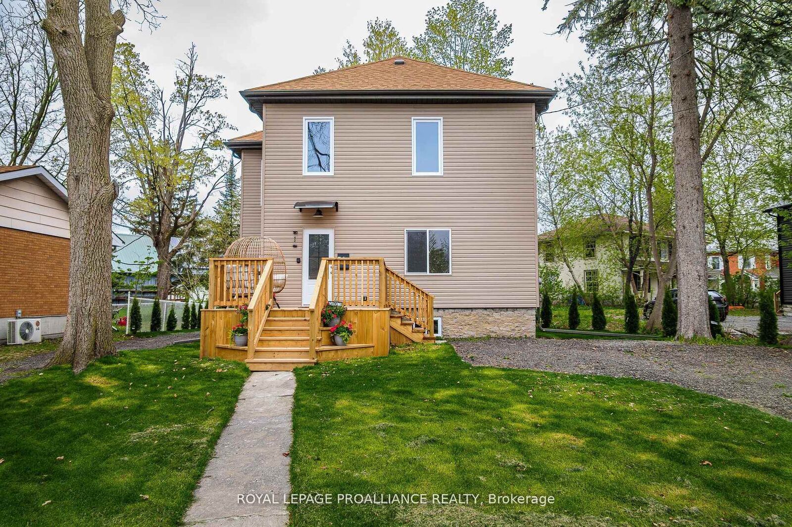 Property Photo:  42 Highland Avenue  ON K8P 3R1 