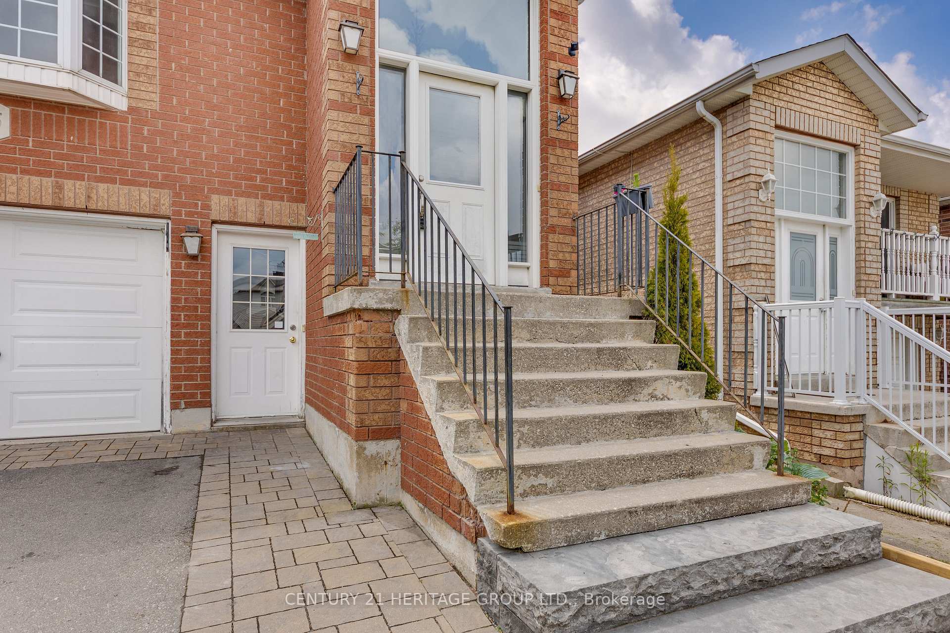 Property Photo: 55 Breeze Drive ON L3Z 3A6