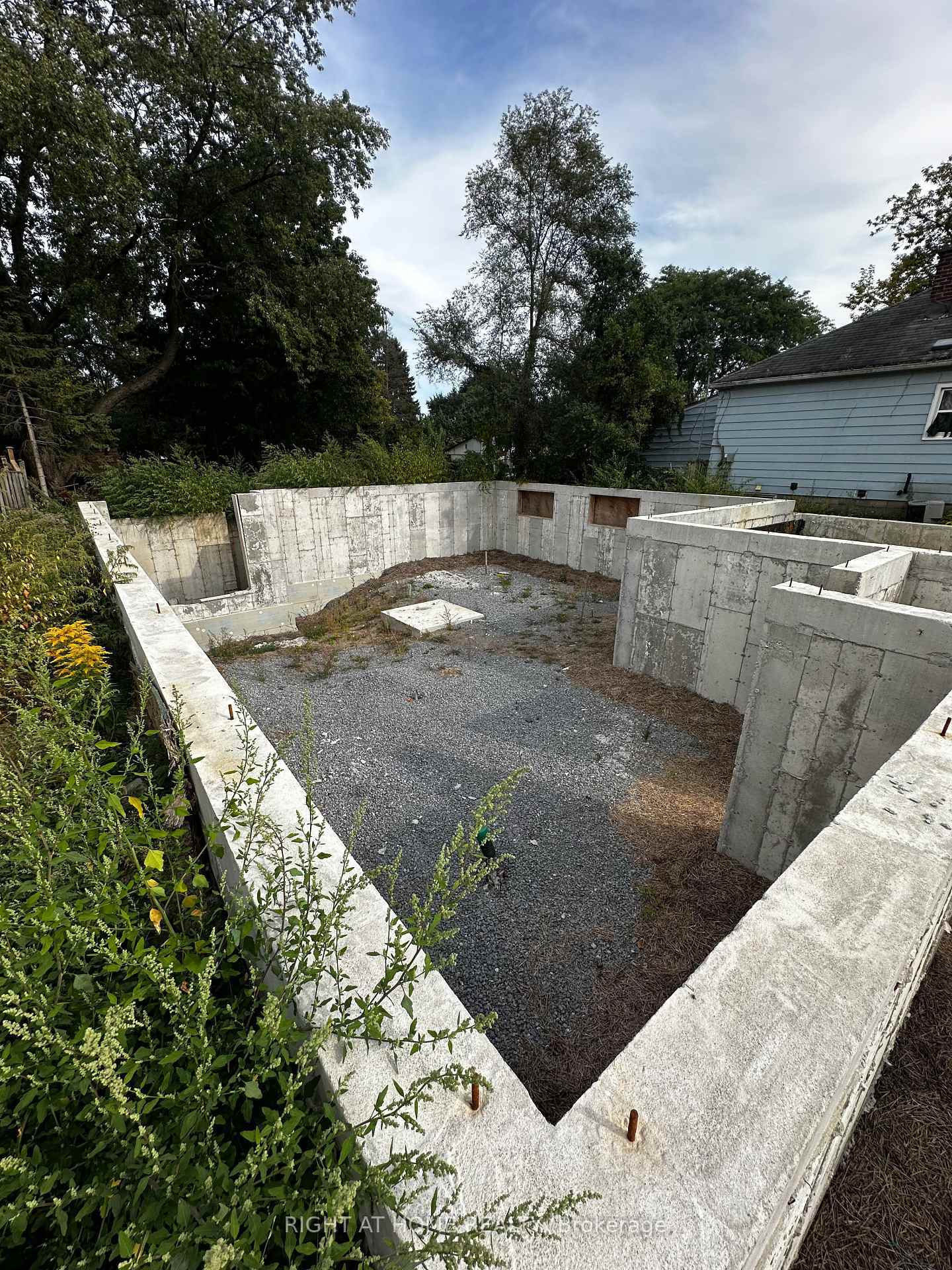 Property Photo: 21 Amiens Road ON M1E 3S5