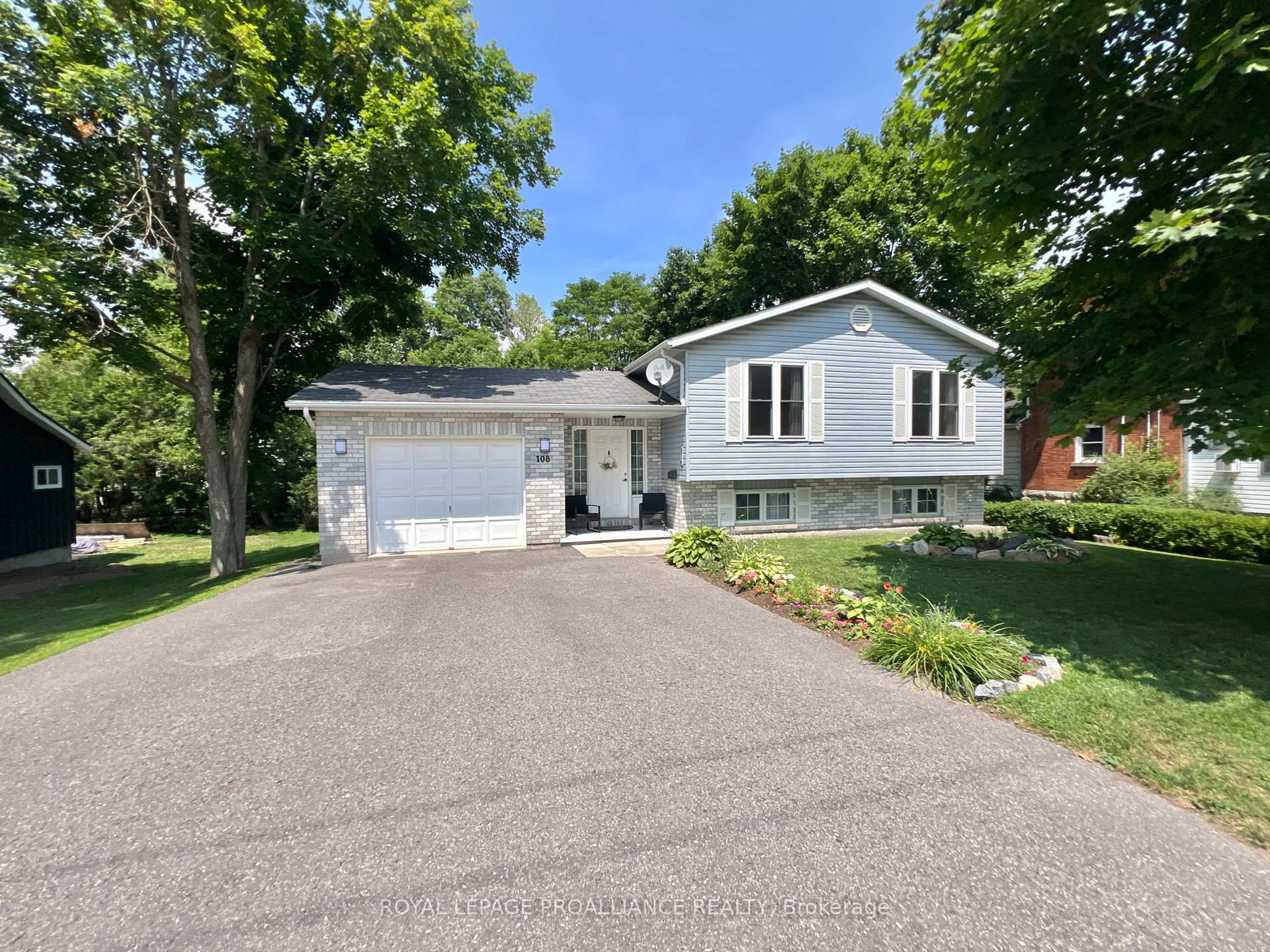 Property Photo:  108 Elgin Street  ON K0K 2K0 