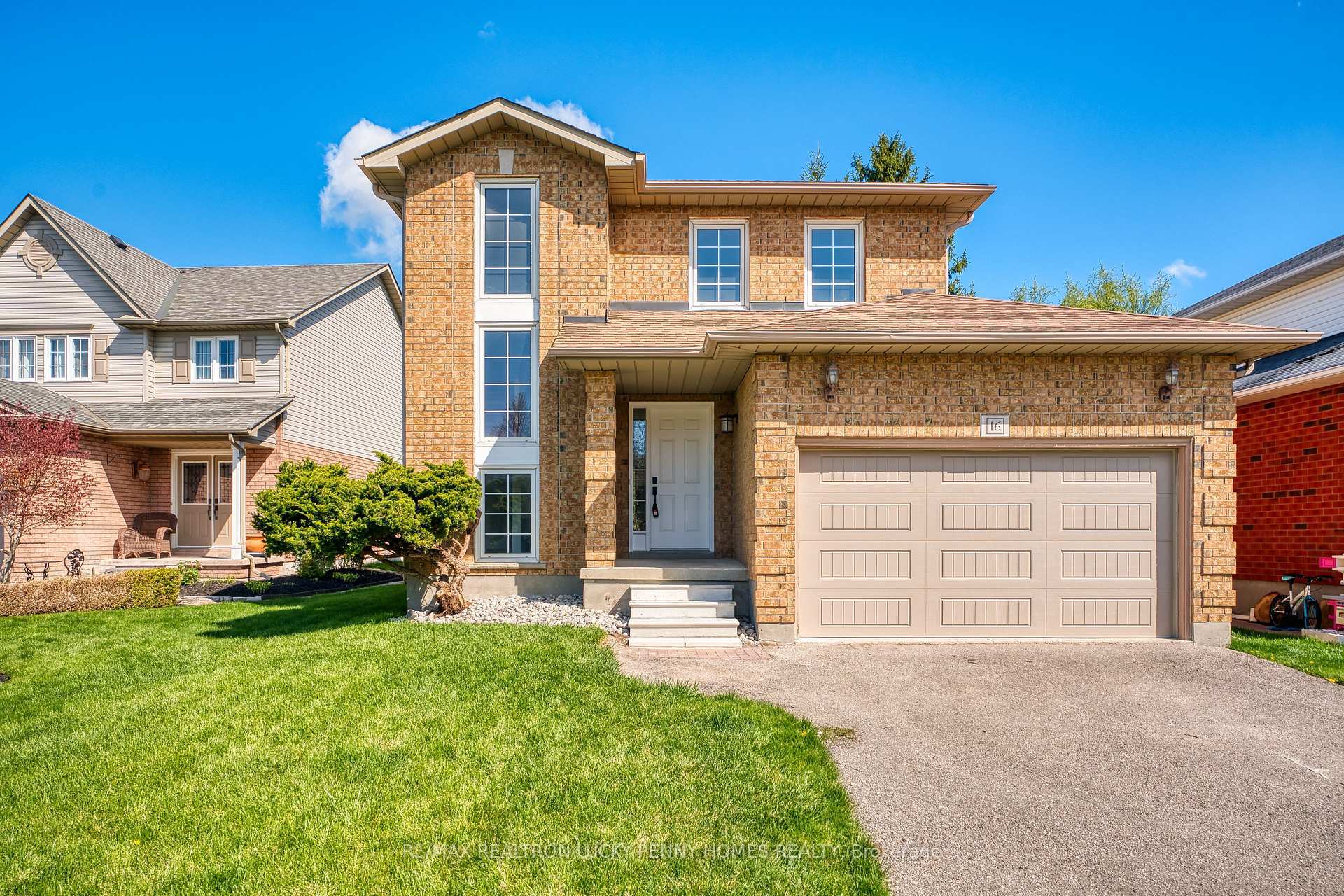 Property Photo: 16 Wabbokish Court ON L1E 2X6