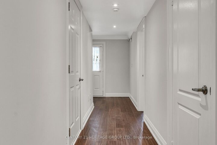 Property Photo:  10 Post Oak Drive 7  ON L4E 4H8 