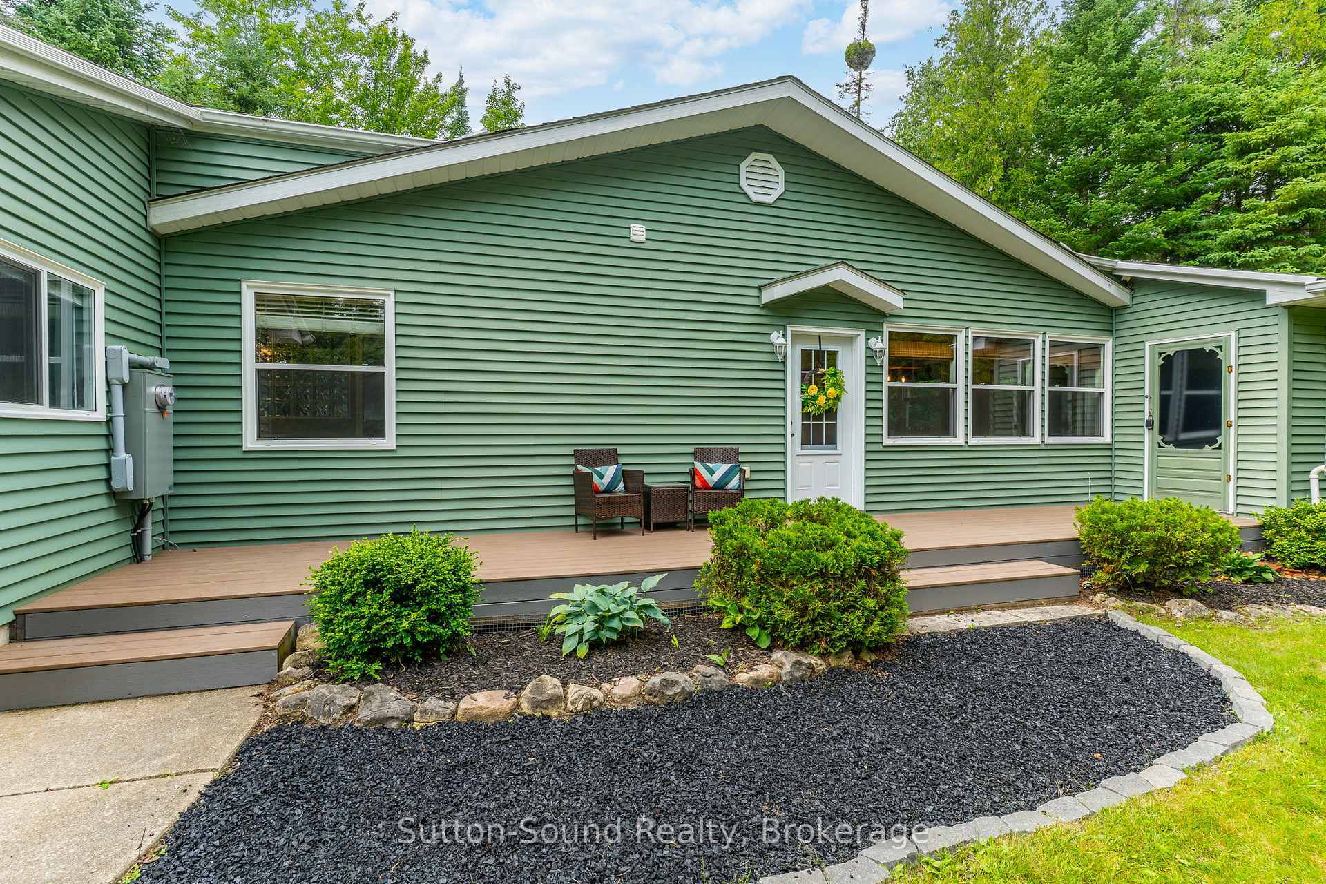 Property Photo:  749 Oxford Crescent  ON N0H 2G0 