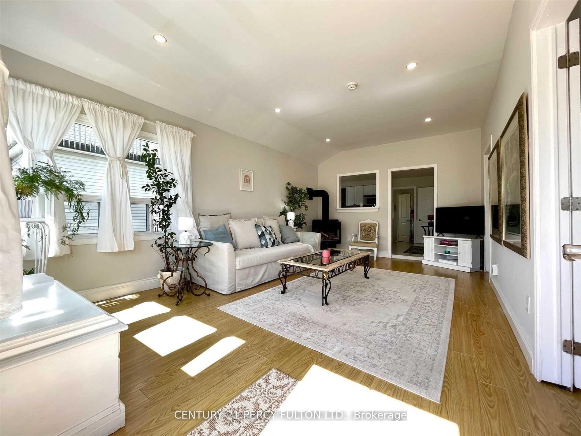 Property Photo: 190 Beach Road ON L4P 2L9