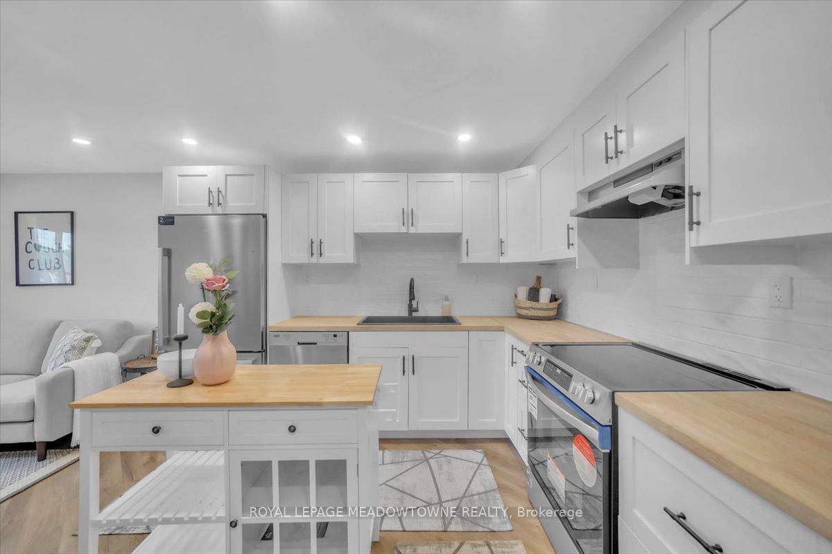 Property Photo: 80 McAnulty Boulevard ON L8H 3H1