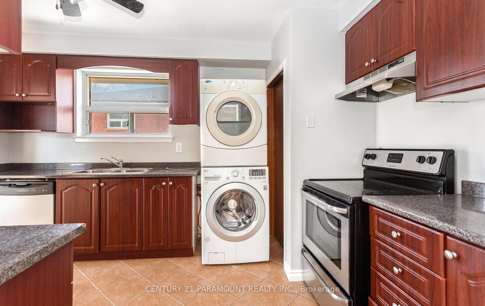 Property Photo:  39 Aloma Crescent  ON L6T 2N8 