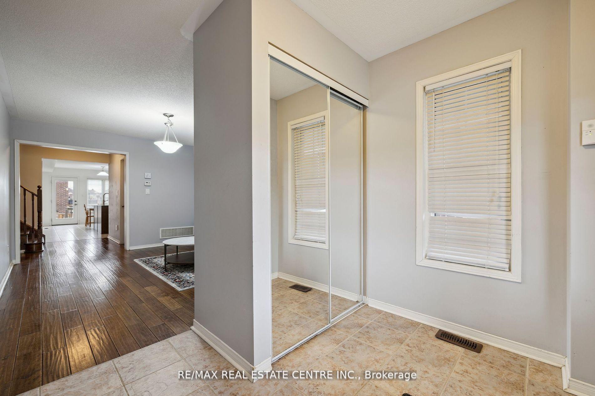 Property Photo: 17 Treetops Boulevard ON L9R 0M4