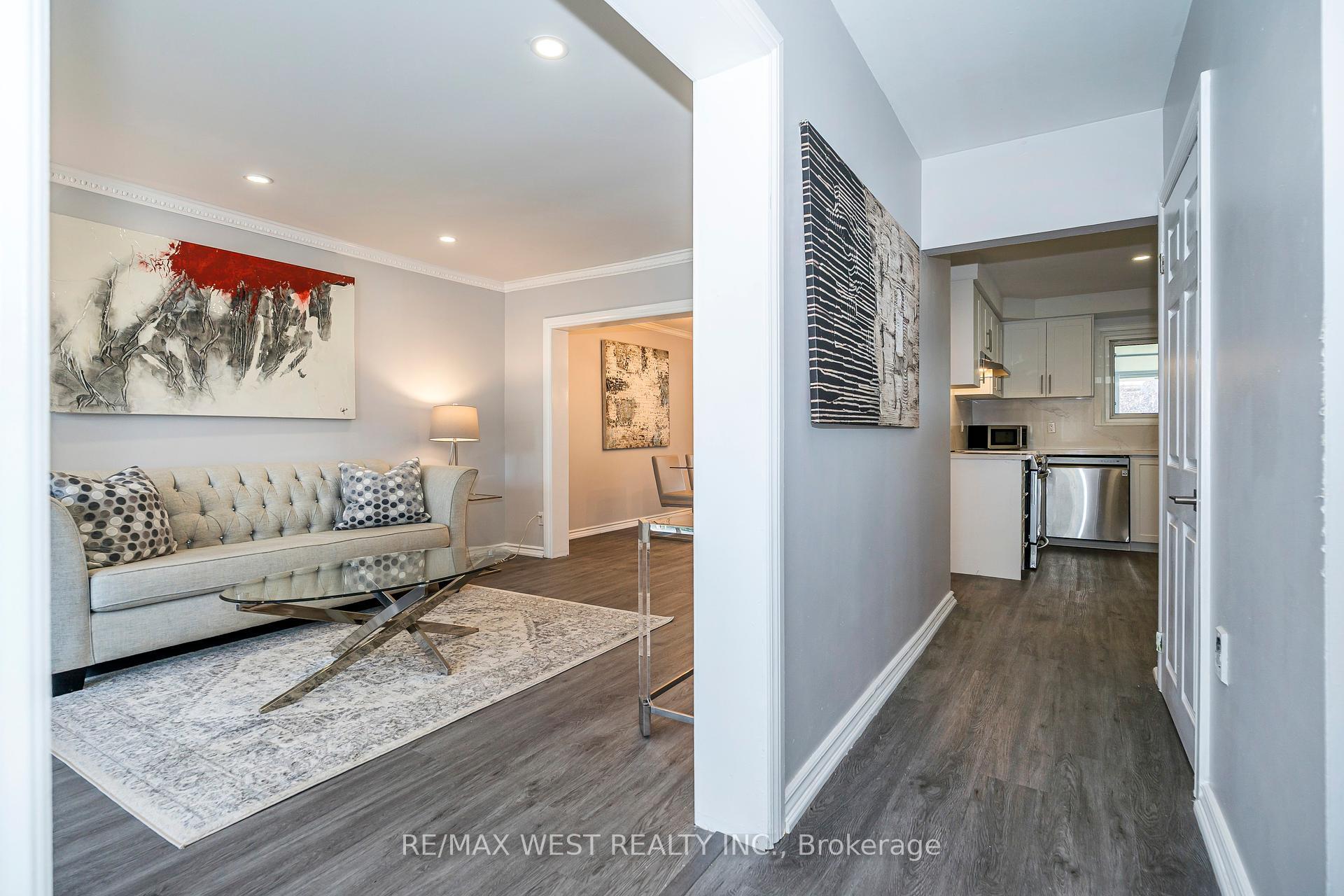 Property Photo: 128 Avondale Boulevard ON L6T 1H7