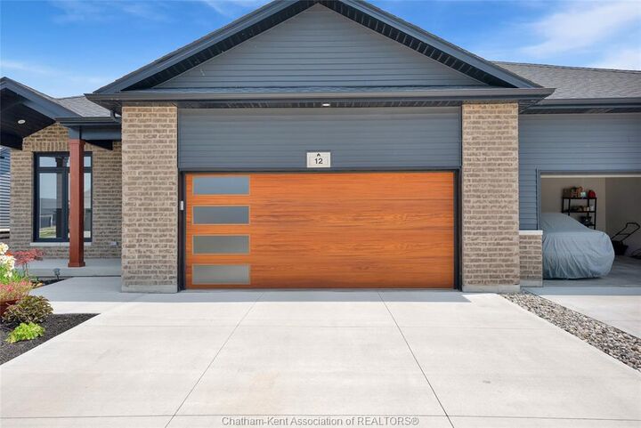 Photo de la propriété:  12 Duskridge Road  ON N7L 0G7 