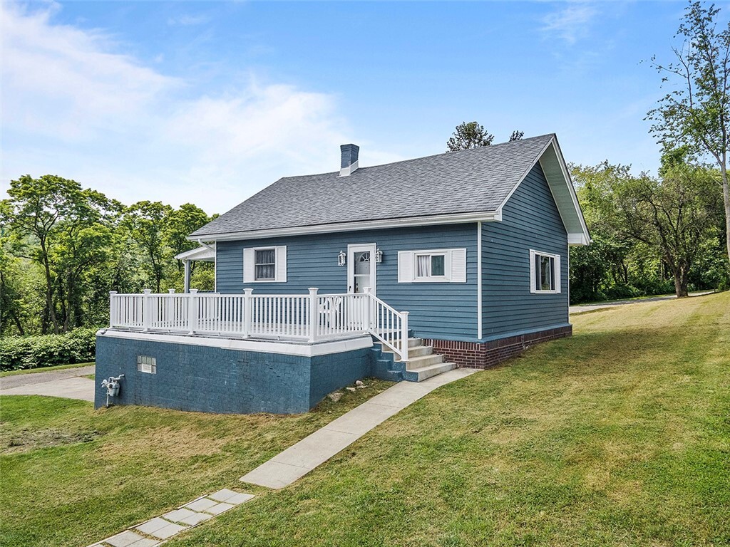 Property Photo: 100 Eleanor St PA 15054