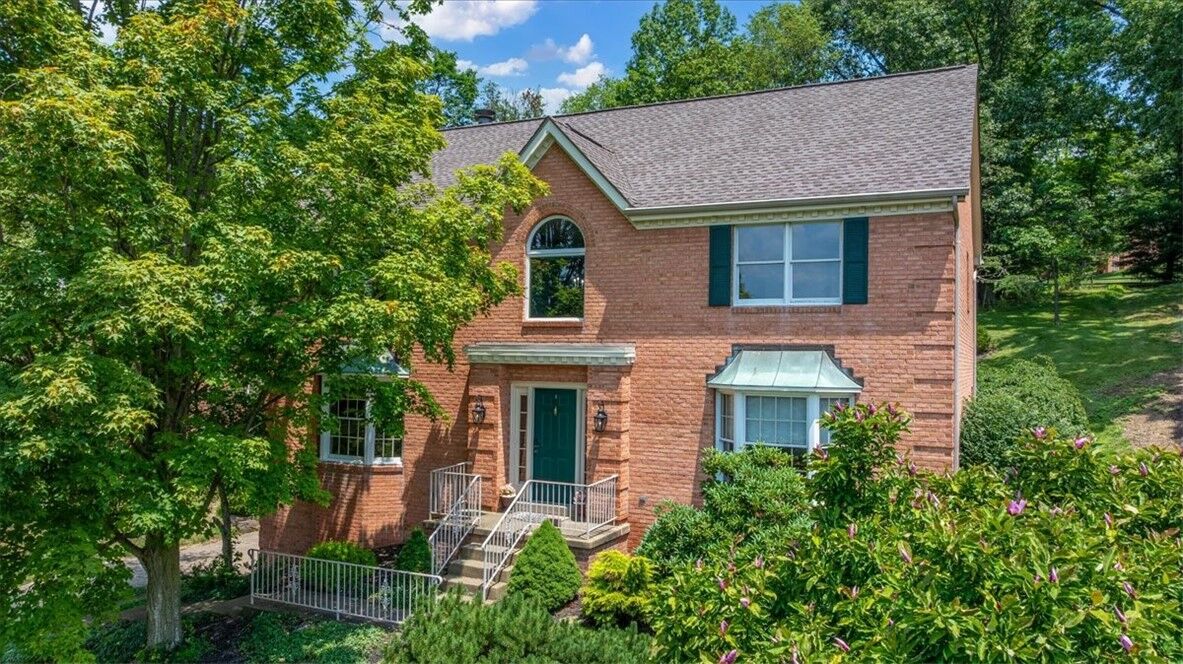 Property Photo: 2403 Ramblewood Dr PA 15090