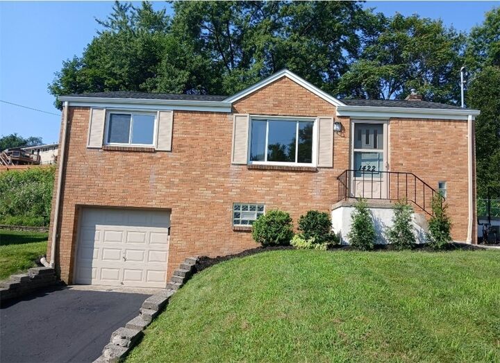 1422 Oak Dr  Castle Shannon PA 15234 photo