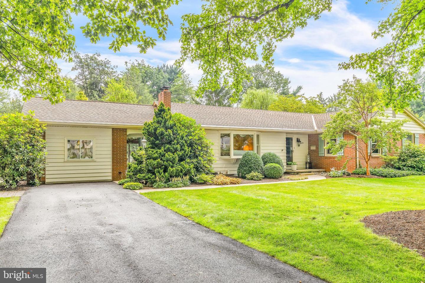 Property Photo:  629 S Spruce Street  PA 17543 