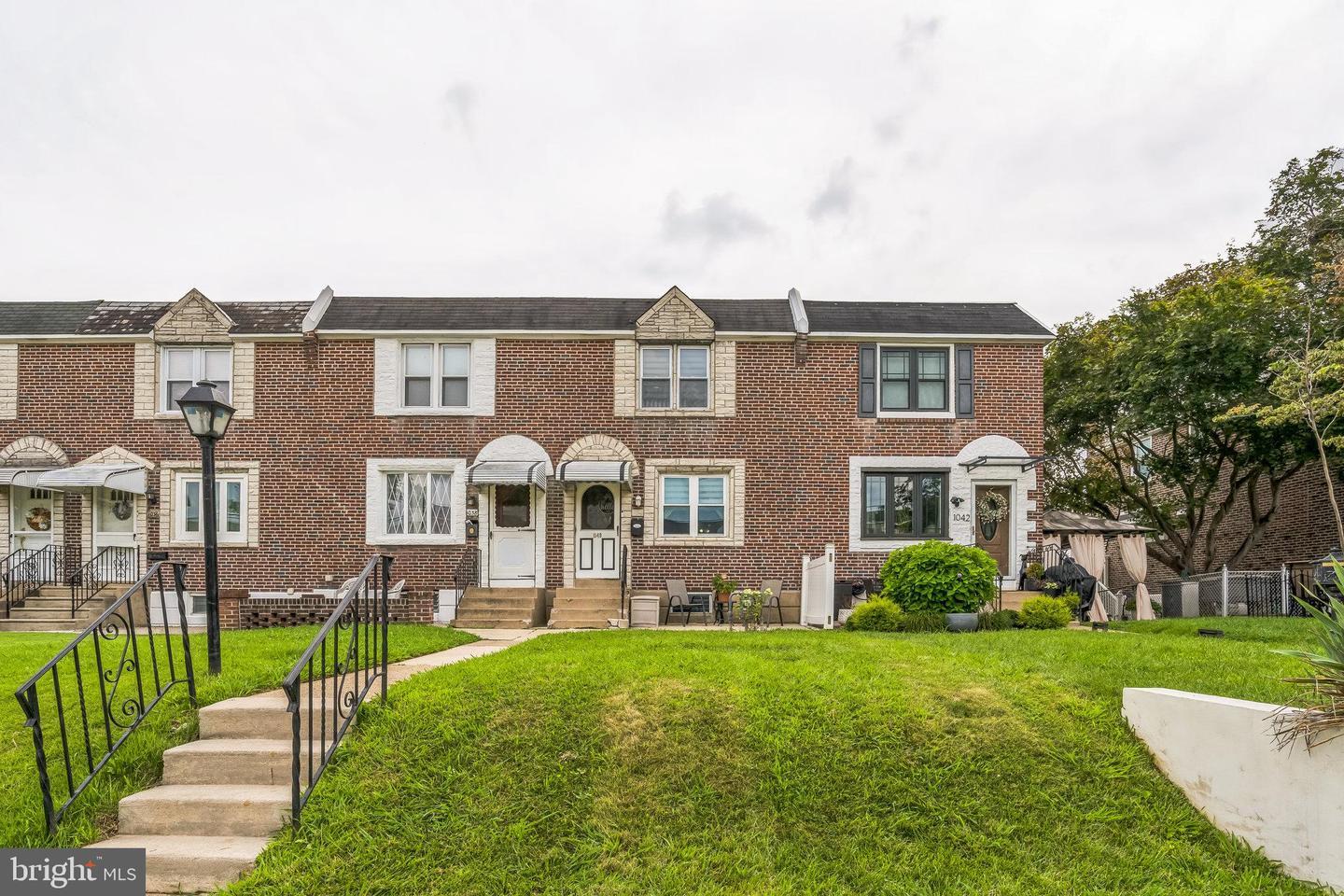 Property Photo: 1040 Oakwood Drive PA 19036