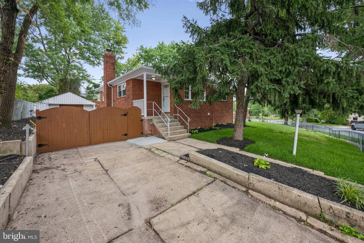 Property Photo: 1003 Ward Street MD 20707