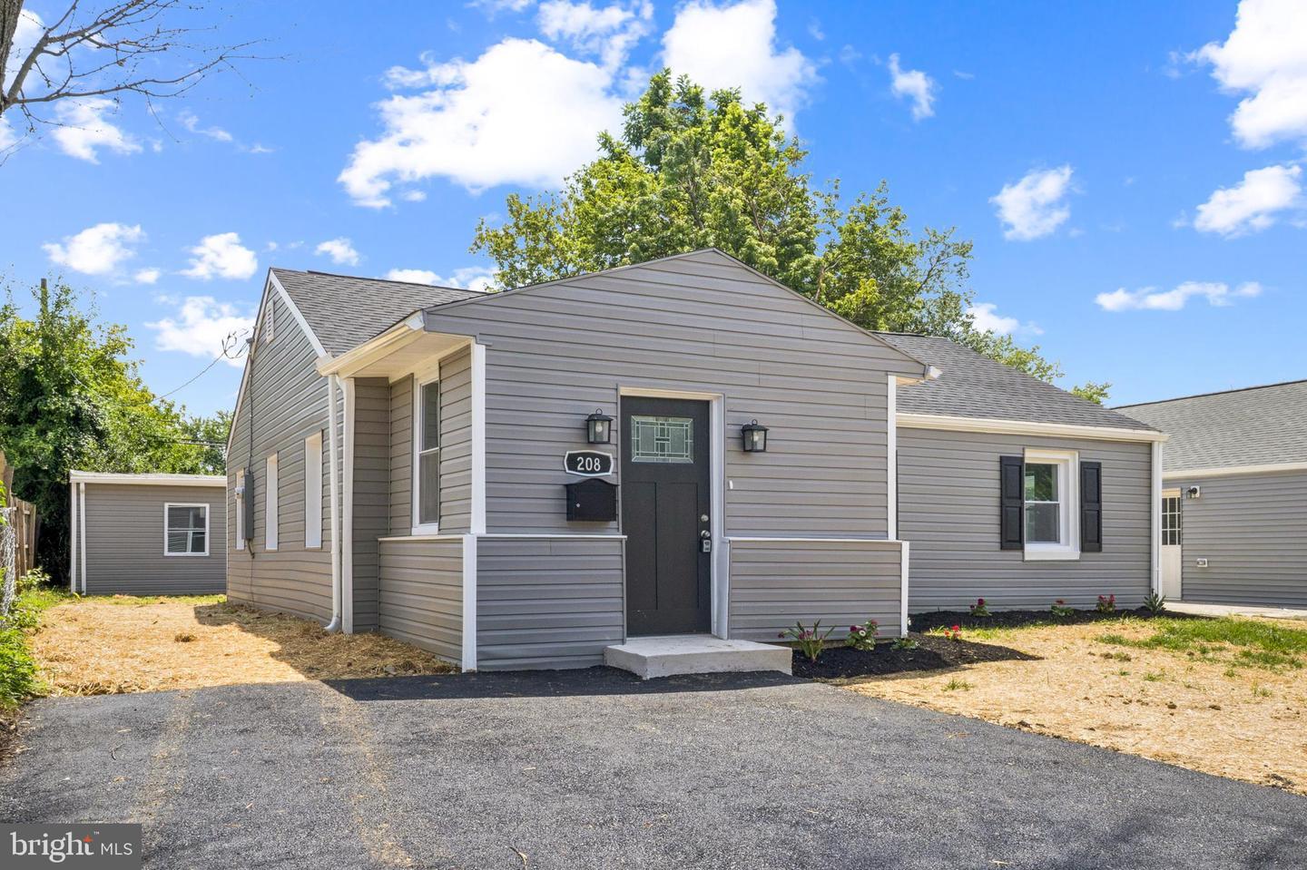 Property Photo:  208 Keiser Place  DE 19720 