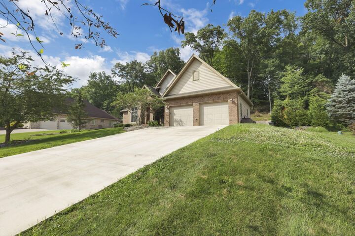 Property Photo:  886 Howell Drive  OH 43055 