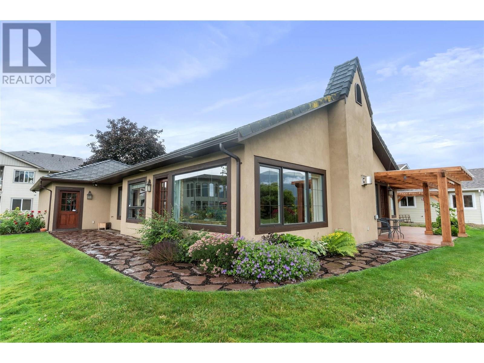 Property Photo:  420 Hudson Street Northwest 12  BC V1E 1P4 
