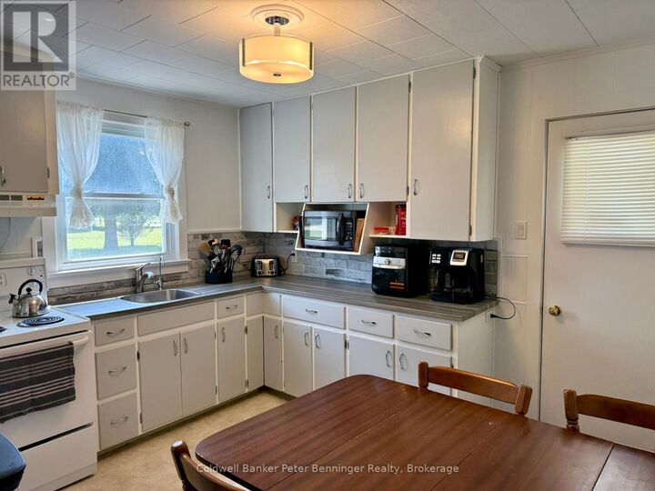 Property Photo: 268 Southeast 3rd Avenue Southeast ON N0G 1L0