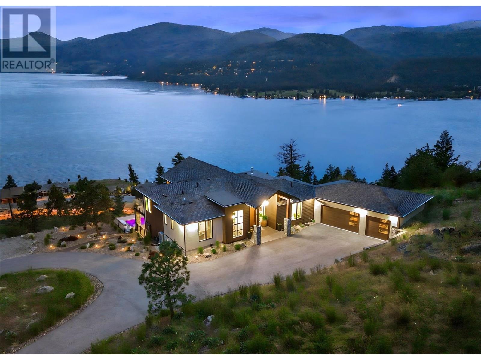 Photo de la propriété:  8836 Stonington Road  BC V1H 2K8 