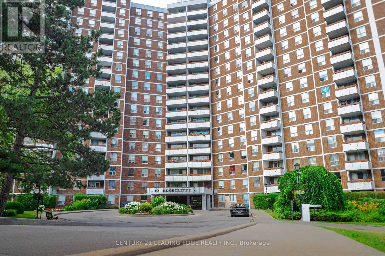 Property Photo: 10 Edgecliff Golfway 617 ON M3C 3A3