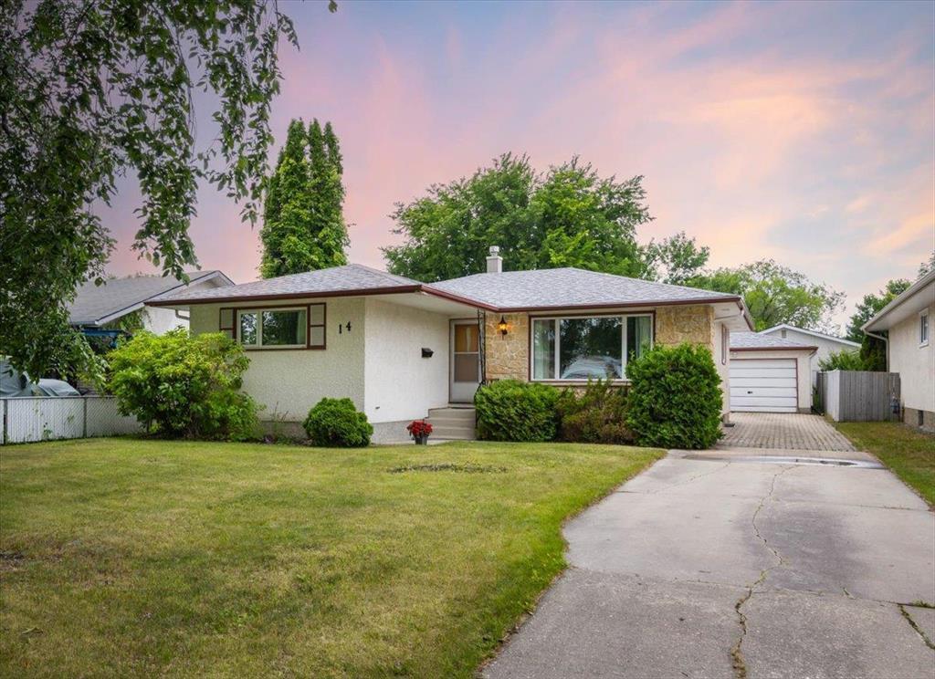 14 Dampsy Crescent  Winnipeg MB R2K 3L8 photo