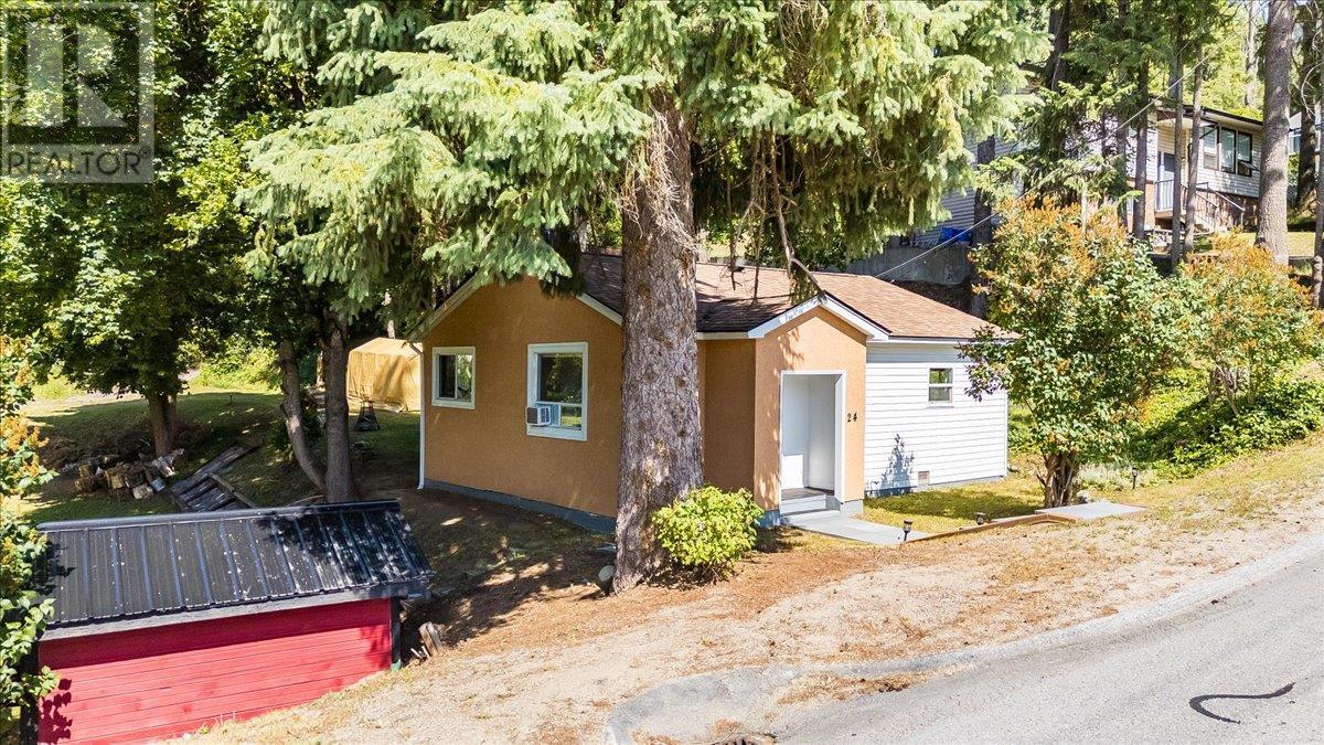 Photo de la propriété:  24 Moller Road  BC V0G 1L0 