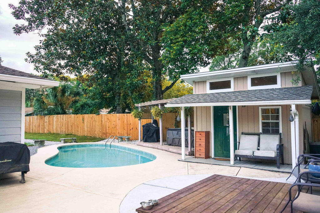 Property Photo:  603 NE Merioneth Drive  FL 32547 