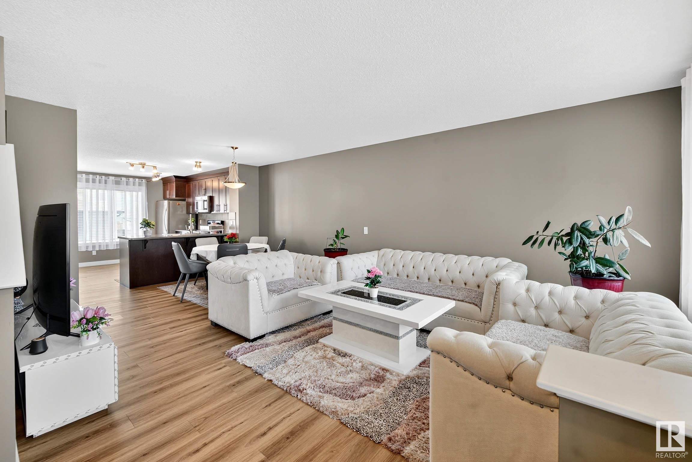 Property Photo:  7327 Edgemont Way NW  AB T6M 0S1 